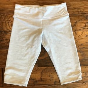 Lululemon crop- light gray